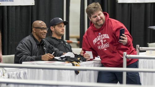 USC's Lynn Swann spends a Saturday in Virginia signing autographs for money