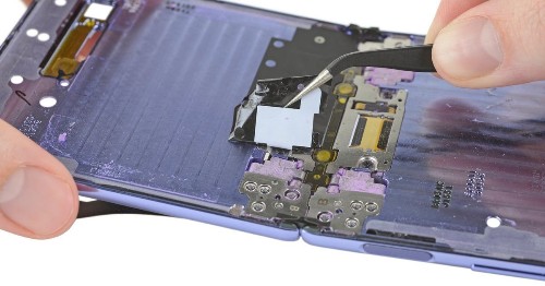 Samsung Galaxy Z Flip is very vulnerable to dust, teardown shows
