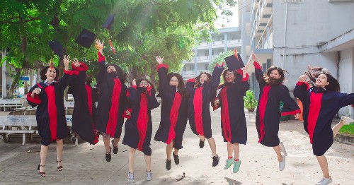 Best graduation gifts for her: 50 gift ideas for college grads