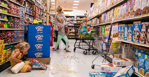 Photographer captures the beautiful chaos of parenting