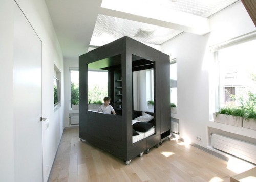 Innovative Kids Room Features Hammock Seating and Modular Furniture