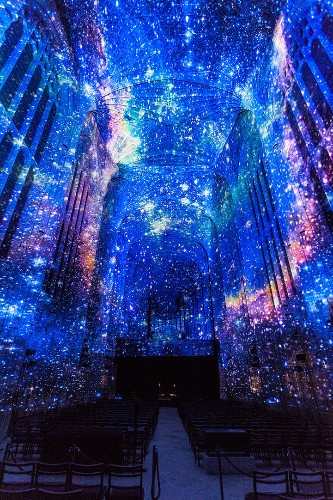 Projection Mapping on King's College Chapel Blends 16th-Century Gothic Architecture with Contemporary Art