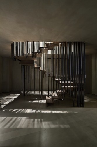 Dramatic Staircase Changes Its Appearance Based on Your Perspective