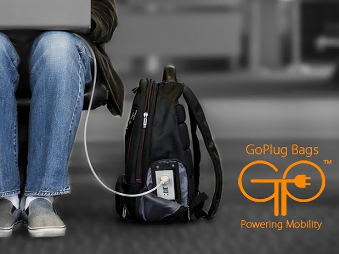 "GoPlug" Charging Bag Powers Up Devices as You Use It