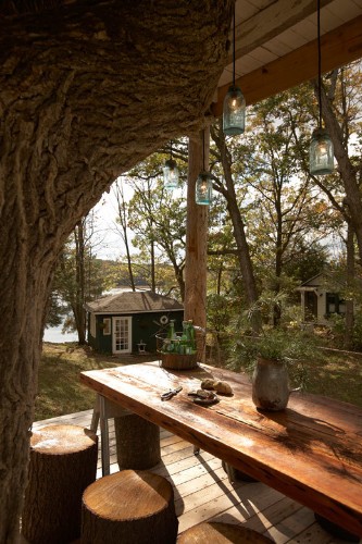 Impressive 3-Storey Treehouse Built as a Labor of Love