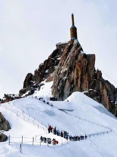 New Glass Room in French Alps Offers Amazingly Scary View