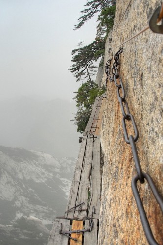 Death-Defying Pathways Along China’s Yellow Mountain