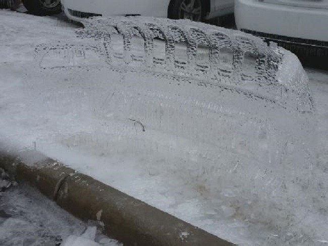 Jeep Leaves Incredible Ice Sculpture Perfectly Frozen in Place