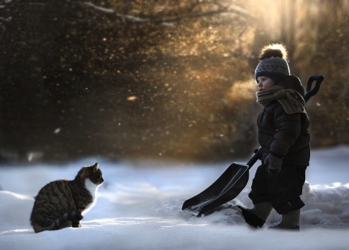 Mother’s Heartwarming Photos of Sons with Farm Animals