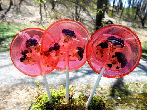 Edible Flower Petals Are Preserved in These Unique Lollipops