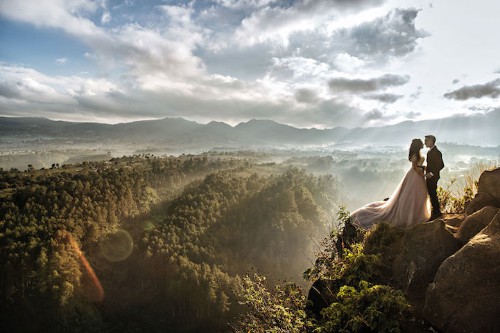 21 Stunning Wedding Photos Captured in Breathtaking Destinations around the World