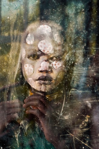 Steve McCurry Retrospective Presents 150 Striking Portraits of People and Cultures Around the World