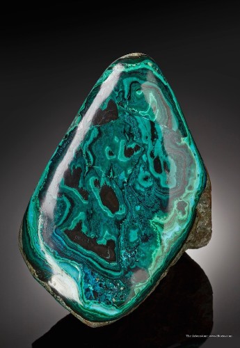 Intensely Green Malachite Crystals Look like They’re Covered in Drops of Vibrant Paint