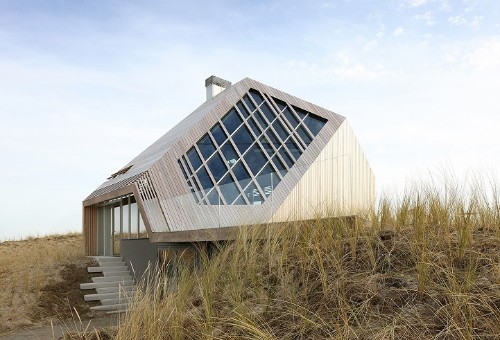 Dutch House Design Mimics the Experience of Walking Through Nearby Dunes