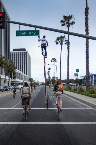 Amazing Two-Story Bike Strolls Through Los Angeles