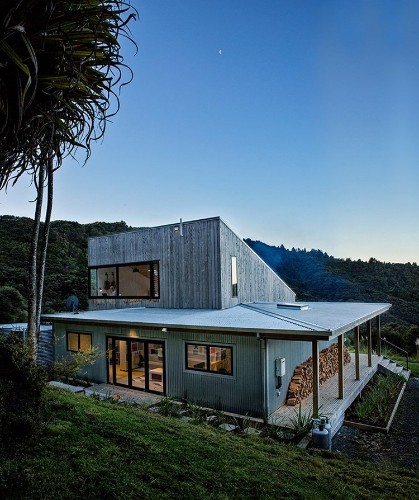 Architect Designs Modern Rustic Home That Merges with New Zealand Landscape
