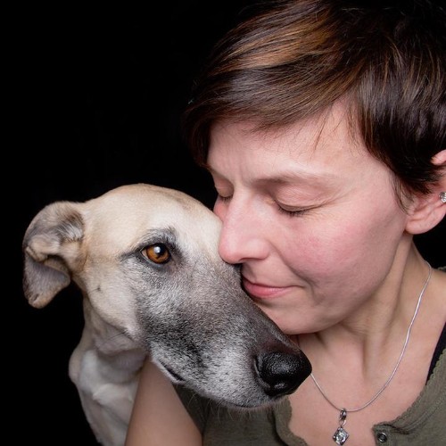 Interview: Expressive Human-Like Portraits of Dogs by Elke Vogelsang