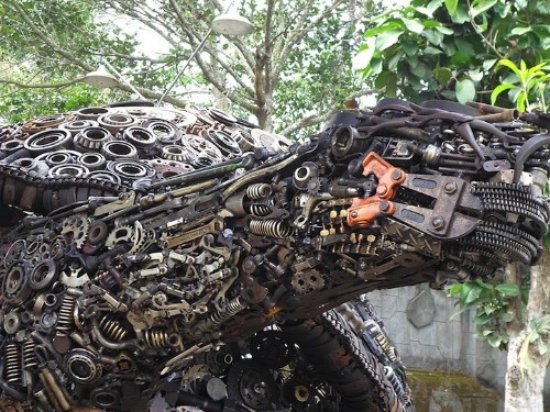 Huge Tortoise Sculpture Emerges from Thousands of Scrap Metal Parts