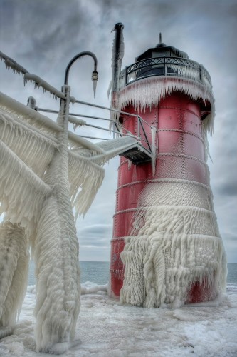 Beautiful Photos of Frozen Lighthouses on Lake Michigan