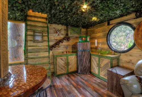 Lord of the Rings-Inspired Hotel Invites Guests to Live in a "Hobbit Treehouse"