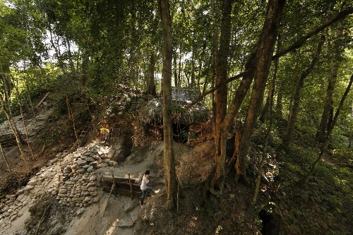 Losing Maya Heritage to Looters