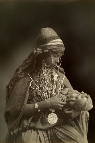 Vintage Photos Celebrate Mothers Around the World