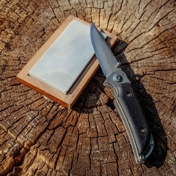 The Right Way to Sharpen Your Pocketknife