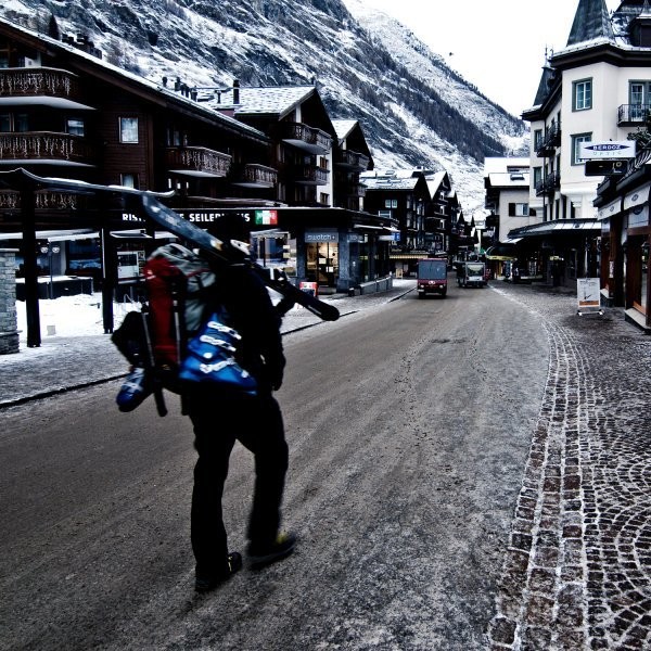 What’s the Better Deal for Skiers: Fly, Ship, or Rent?