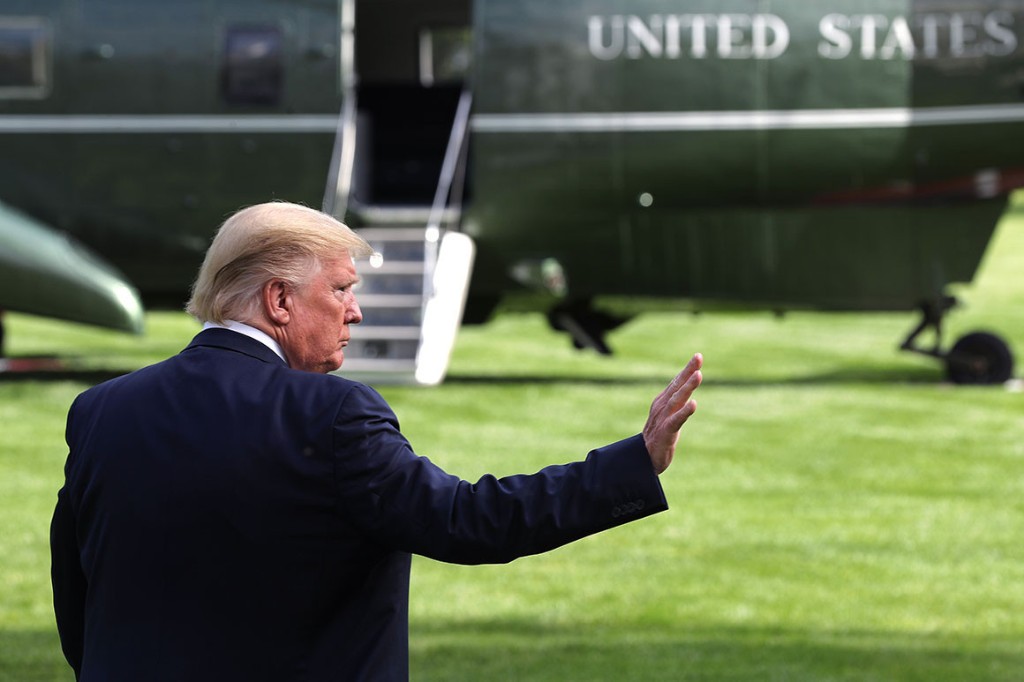 Trump plots economic pivot at Camp David