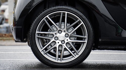 Researchers are using tomato peels and eggshells to make tires