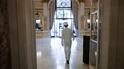 How to stay in luxury hotel rooms all over the world for less