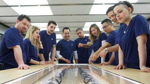 Apple Watch pre-orders were 1 million in the US on its first day, a shopping data firm estimates