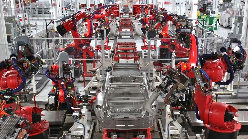 The story of Elon Musk and GM’s race to build the first mass-market electric car