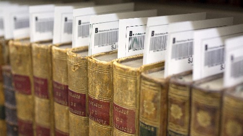 If you want to be like Warren Buffett and Bill Gates, adopt their voracious reading habits