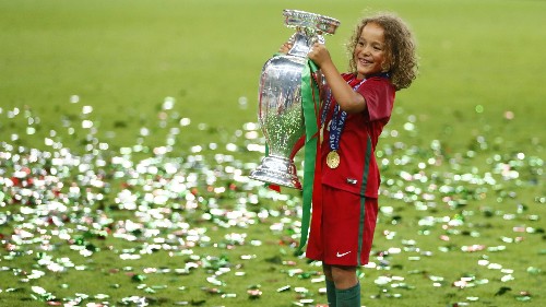 The best way to help your kids succeed is steady feedback, not constant praise
