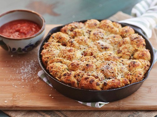 Cast Iron Cooking: The Easy Pull-Apart Pepperoni Garlic Knots That Will Forever Change How You Entertain