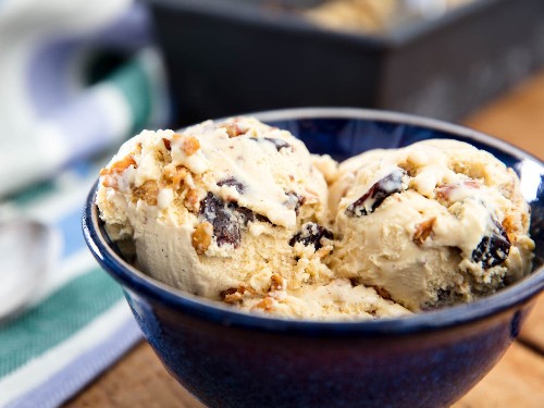 Toasted Oats ‘n’ Spice Make Oatmeal Cookie Ice Cream So Nice