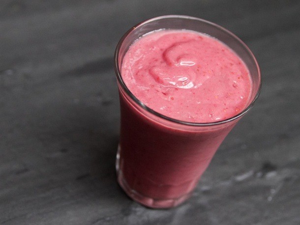 The Californian Smoothie (Avocado-Berry Smoothie) Recipe