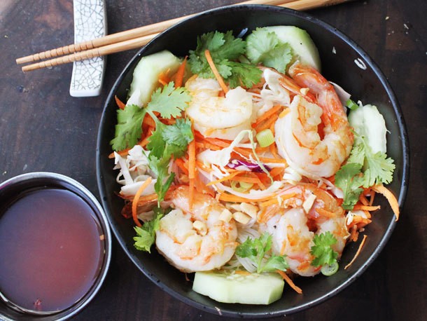Skillet Rice Noodle Bowl with Shrimp and Vegetables Recipe