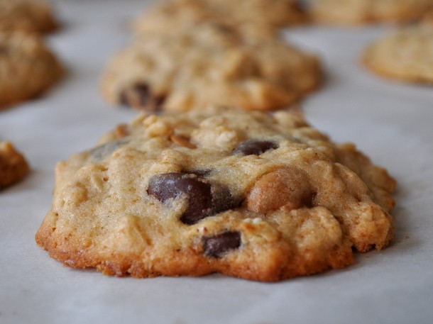 Banana Oatmeal Cookies with Peanut Butter and Chocolate Chips Recipe