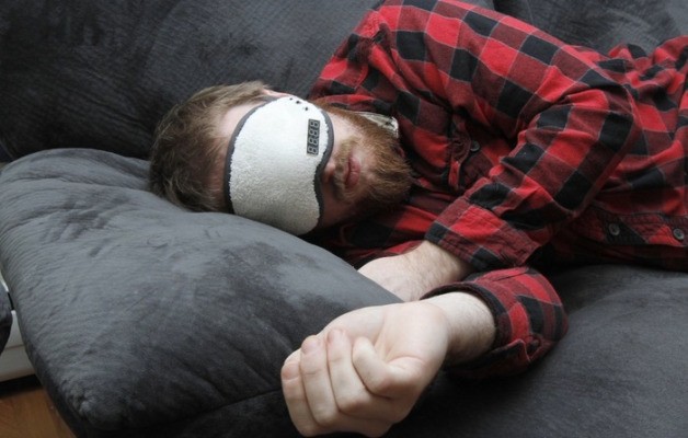 The Napwell Knows When You Are Sleeping, Then Coaxes You Awake