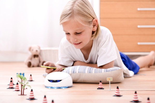 Vortex Is A Toy Robot That Teaches Kids How To Code