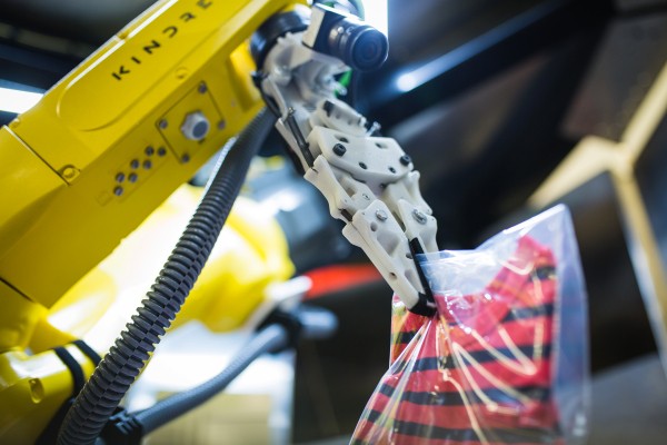 Kindred’s robots help retailers handle fulfillment centers — and take on Amazon
