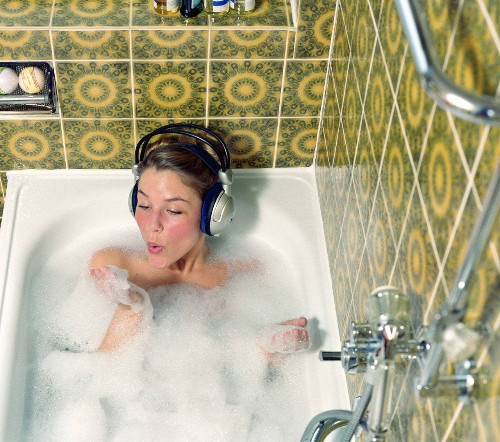 How to Take a Moon Bath According to Your Zodiac Sign