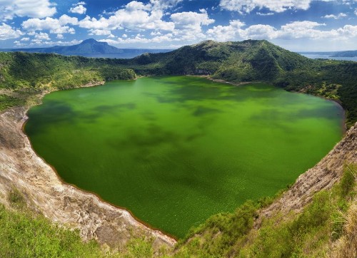 Just back: how (not) to cross a volcanic crater lake in the Philippines