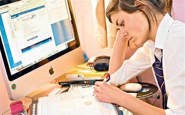 Too many Facebook friends makes teens stressed, study finds