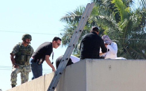 Man's body seen thrown from plane and found on roof of Mexican hospital