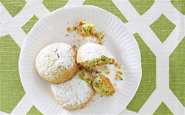 The New Baker: Matcha-tea and pistachio butter biscuits