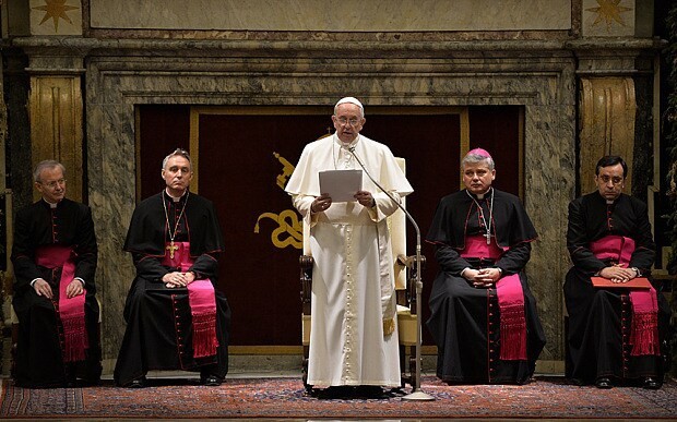 Pope offers Christmas phone greetings to Iraqi refugees