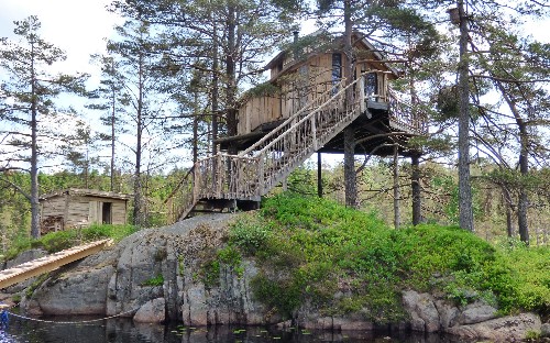 32 incredible treehouse hotels for winter